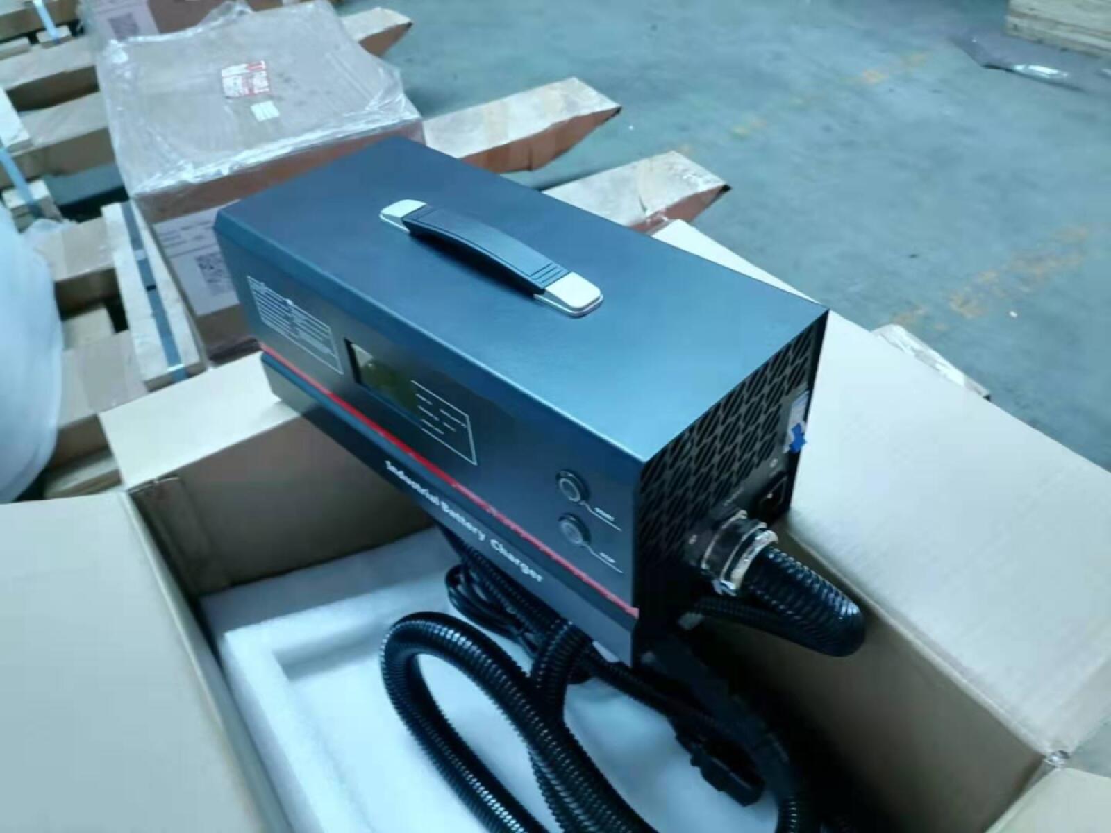 Зарядное устройство для тележек CBD20R-II Li-ion 24V/100A (Charger 35206000138) Зарядное устройство для тележек CBD20R-II Li-ion 24V/100A (Charger 35206000138)